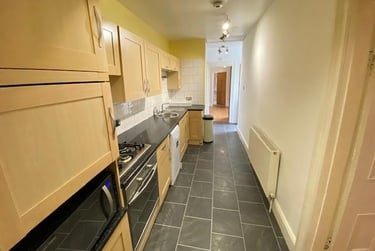 2 bed flat, Littleton Place, Stoke, Plymouth, PL21DY - Image 4